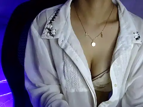 Snapshot of Shizuka_11 chatting on September 28, 7:19 pm Shizuka 11 online show from September 28, 7:19 pm