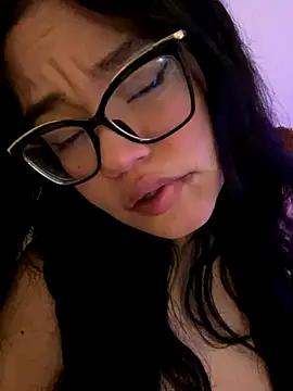 Snapshot of Emily_Taylor2 chatting on November 6, 2:56 am Emily Taylor2 online show from November 6, 2:56 am