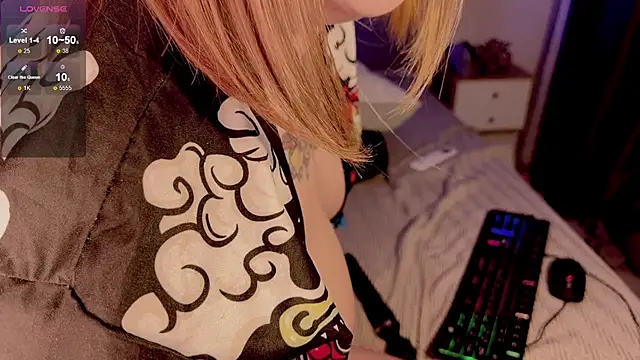 Snapshot of NaomiRey1 chatting on November 14, 5:44 pm NaomiRey1 online show from November 14, 5:44 pm