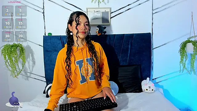 Snapshot of Camilla_Miller01 chatting on November 27, 12:40 pm Camilla Miller01 online show from November 27, 12:40 pm