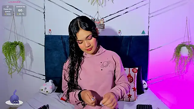 Snapshot of Camilla_Miller01 chatting on December 4, 12:47 pm Camilla Miller01 online show from December 4, 12:47 pm