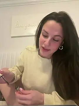 heyitsmadig online show from April 14, 5:08 pm