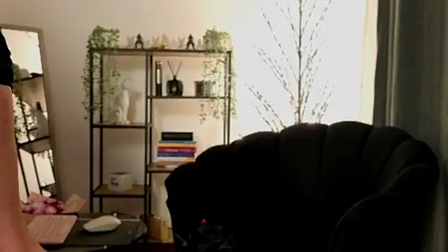 Snapshot of aerisblue chatting on December 4, 7:55 pm aerisblue online show from December 4, 7:55 pm