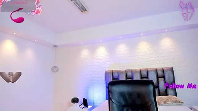 AidaJones online show from April 11, 12:31 pm