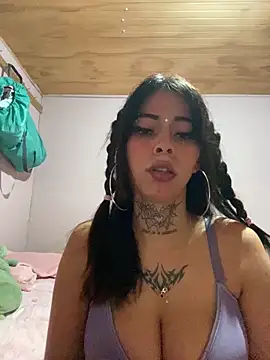 Snapshot of kiittyselenita chatting on May 7, 2:06 am kiittyselenita online show from May 7, 2:06 am