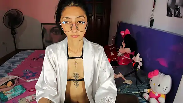 Snapshot of Anais_lux chatting on June 15, 11:51 pm Anais lux online show from June 15, 11:51 pm