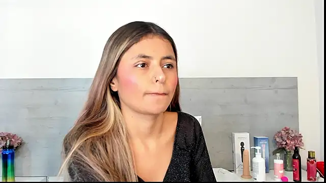 sunnyWhitee online show from March 23, 7:18 pm