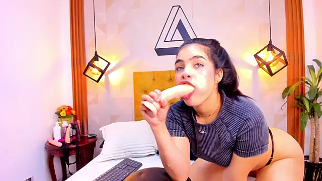 Snapshot of violet_sweet19 chatting on November 14, 12:42 am violet sweet19 online show from November 14, 12:42 am