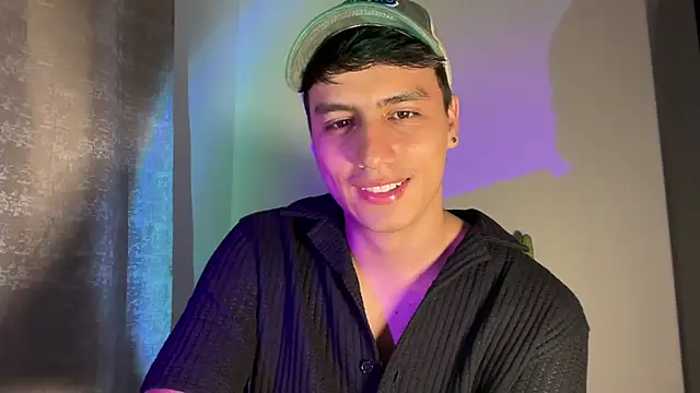 Snapshot of ErosVale chatting on July 19, 2:37 am ErosVale online show from July 19, 2:37 am
