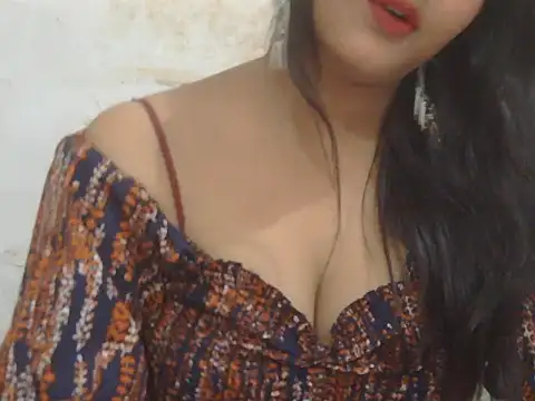 Snapshot of POOJA_199 chatting on May 24, 8:08 am POOJA 199 online show from May 24, 8:08 am