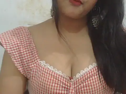 Snapshot of POOJA_199 chatting on May 31, 7:48 am POOJA 199 online show from May 31, 7:48 am
