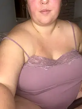 Snapshot of roxey-1997 chatting on October 15, 6:41 pm roxey-1997 online show from October 15, 6:41 pm