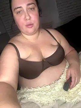 Snapshot of roxey-1997 chatting on October 26, 7:20 pm roxey-1997 online show from October 26, 7:20 pm