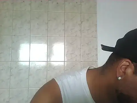 Snapshot of OliveiraSeven chatting on May 9, 2:00 pm OliveiraSeven online show from May 9, 2:00 pm