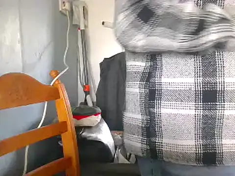 Snapshot of hefin18 chatting on January 27, 12:16 pm hefin18 online show from January 27, 12:16 pm