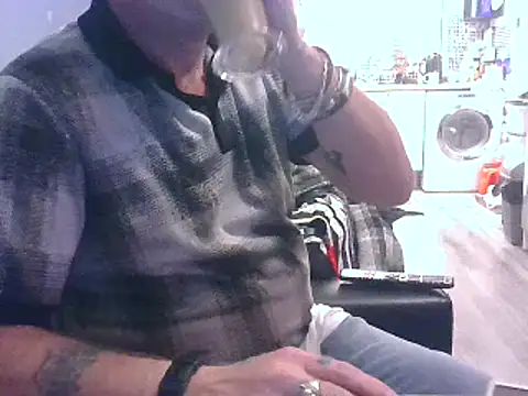 Snapshot of hefin18 chatting on January 30, 9:58 pm hefin18 online show from January 30, 9:58 pm