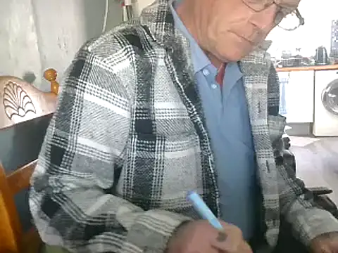 Snapshot of hefin18 chatting on February 4, 2:43 pm hefin18 online show from February 4, 2:43 pm