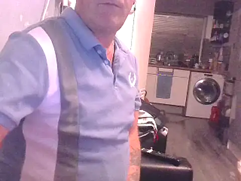 Snapshot of hefin18 chatting on February 5, 8:46 pm hefin18 online show from February 5, 8:46 pm