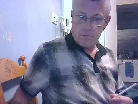 Snapshot of hefin18 chatting on February 12, 8:40 pm hefin18 online show from February 12, 8:40 pm