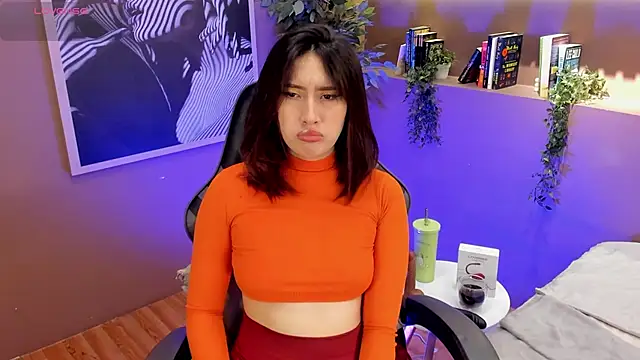 Skyyle  online show from April 5, 4:59 pm