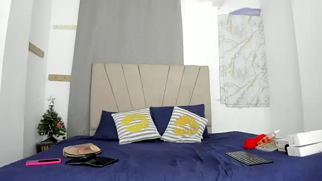 Snapshot of Lady_miss___ chatting on December 16, 12:32 pm Lady miss online show from December 16, 12:32 pm