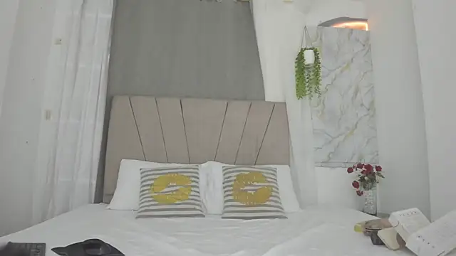 Snapshot of Lady_miss___ chatting on February 10, 12:31 pm Lady miss online show from February 10, 12:31 pm