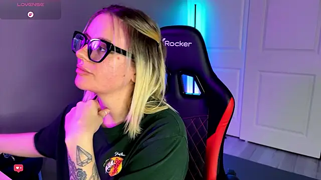 Charlies world online show from December 14, 10:25 pm