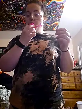 nuttiebuddy1 online show from September 26, 12:03 am