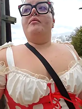 nuttiebuddy1 online show from October 31, 7:26 pm