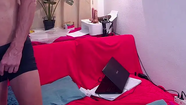 Snapshot of IvonneAndDom chatting on June 25, 8:52 am IvonneAndDom online show from June 25, 8:52 am