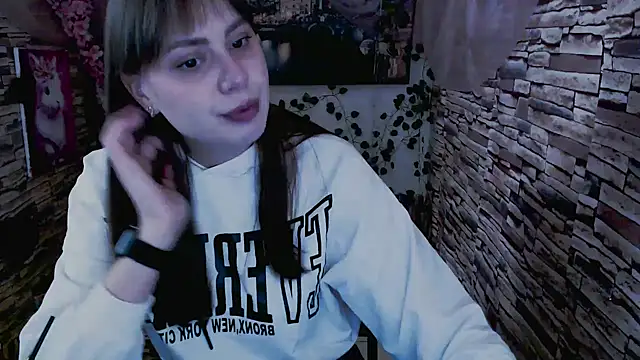 Snapshot of Amanda_Bright_ chatting on October 5, 8:34 am Amanda Bright online show from October 5, 8:34 am