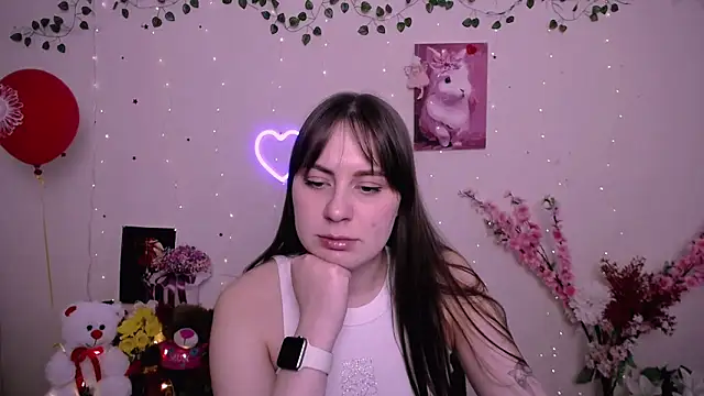 Amanda Bright  online show from April 9, 11:15 am