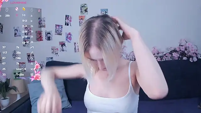 Megan--chan online show from April 12, 5:18 pm