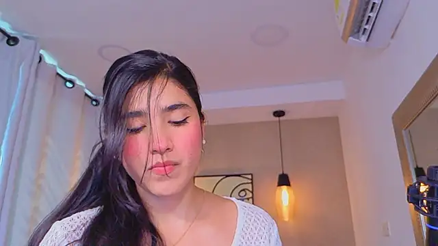 Lia Mar  online show from May 26, 6:15 pm