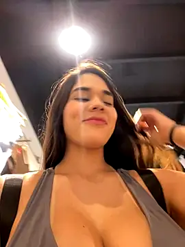 BellaLeclair online show from December 4, 6:49 pm