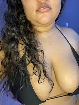 Snapshot of qxmila1 chatting on October 28, 8:33 pm qxmila1 online show from October 28, 8:33 pm