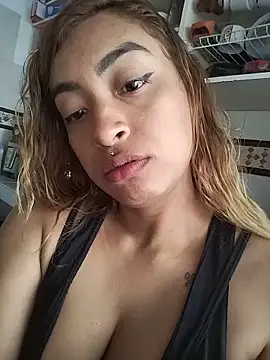 Snapshot of shanell_saenz chatting on June 14, 8:11 pm shanell saenz online show from June 14, 8:11 pm