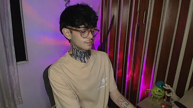 Snapshot of Mihail_leroy chatting on November 27, 3:19 am Mihail leroy online show from November 27, 3:19 am