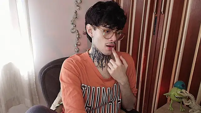 Mihail leroy online show from December 18, 3:29 pm