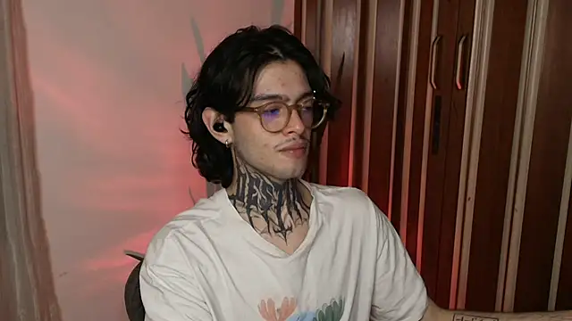 Snapshot of Mihail_leroy chatting on June 20, 12:25 am Mihail leroy online show from June 20, 12:25 am