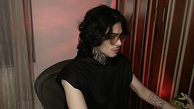 Snapshot of Mihail_leroy chatting on July 10, 12:59 am Mihail leroy online show from July 10, 12:59 am