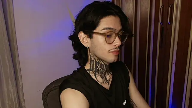 Snapshot of Mihail_leroy chatting on July 15, 2:28 am Mihail leroy online show from July 15, 2:28 am