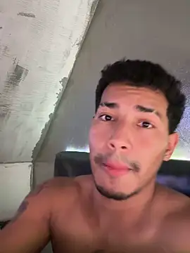 Snapshot of AlexBrasua chatting on October 10, 12:53 am AlexBrasua online show from October 10, 12:53 am