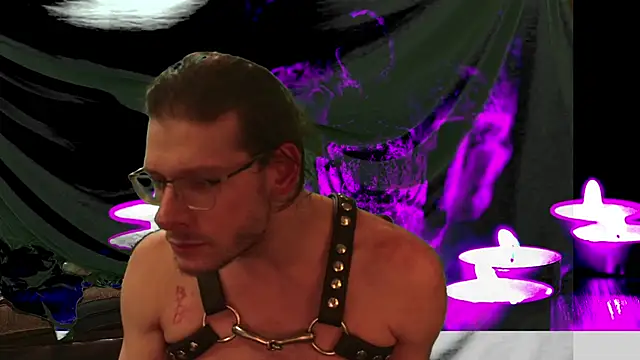 Snapshot of MasterDaddyCool chatting on September 21, 2:35 am MasterDaddyCool online show from September 21, 2:35 am