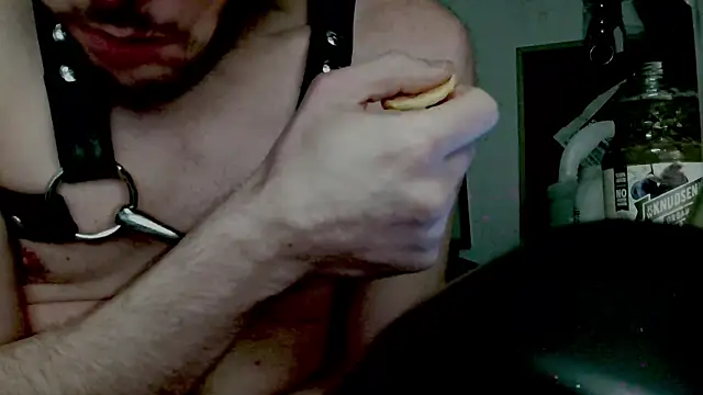 Snapshot of MasterDaddyCool chatting on September 25, 1:31 am MasterDaddyCool online show from September 25, 1:31 am