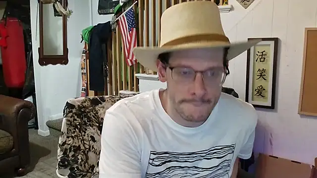 Snapshot of MasterDaddyCool chatting on October 8, 9:07 am MasterDaddyCool online show from October 8, 9:07 am