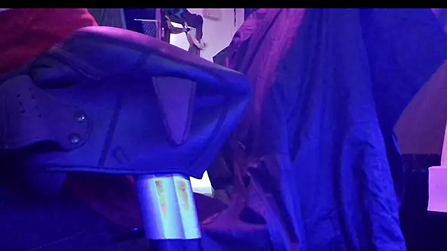 Snapshot of MasterDaddyCool chatting on October 15, 7:52 am MasterDaddyCool online show from October 15, 7:52 am