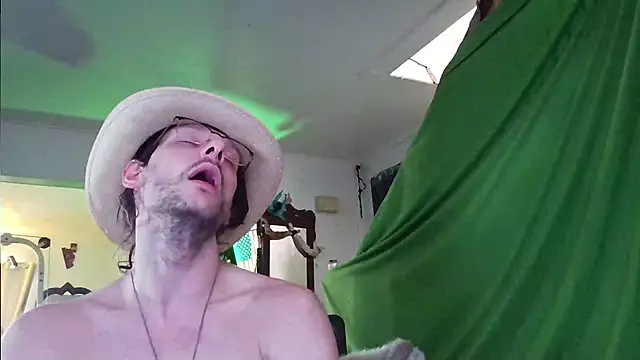 Snapshot of MasterDaddyCool chatting on October 19, 12:50 pm MasterDaddyCool online show from October 19, 12:50 pm