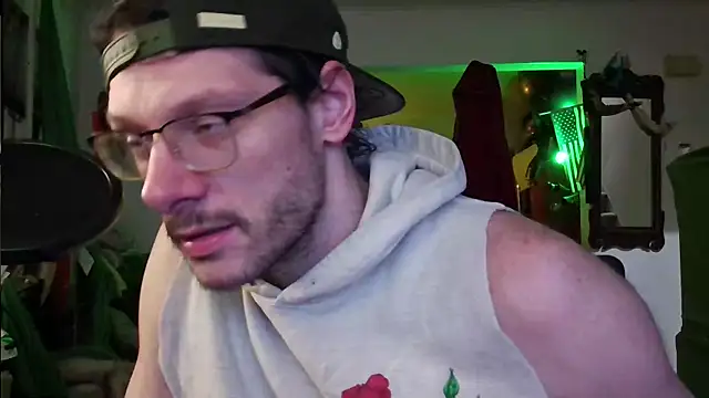 Snapshot of MasterDaddyCool chatting on October 20, 2:01 am MasterDaddyCool online show from October 20, 2:01 am