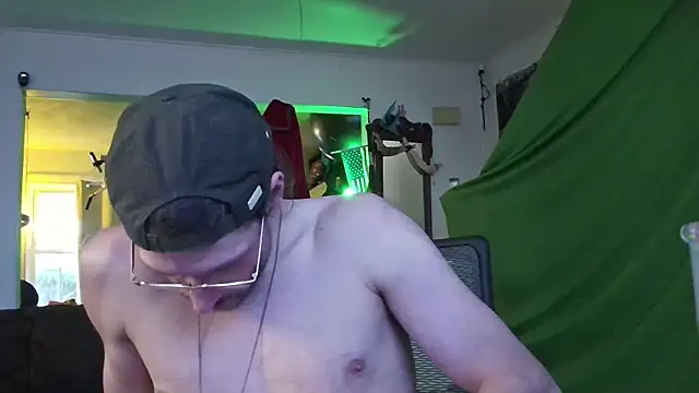 Snapshot of MasterDaddyCool chatting on October 20, 2:17 pm MasterDaddyCool online show from October 20, 2:17 pm